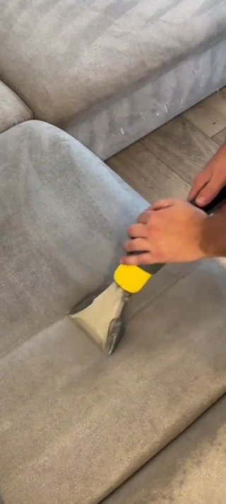Limpieza y desinfección de colchones y sofás.