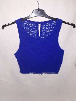 Top azzurro in pizzo senza maniche