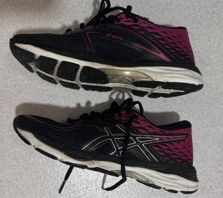 Zapatillas Asics Negras y Rosas
