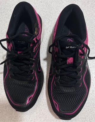 Zapatillas Asics Negras y Rosas