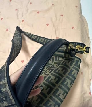Bolso Fendi Baguette icónico marrón y dorado