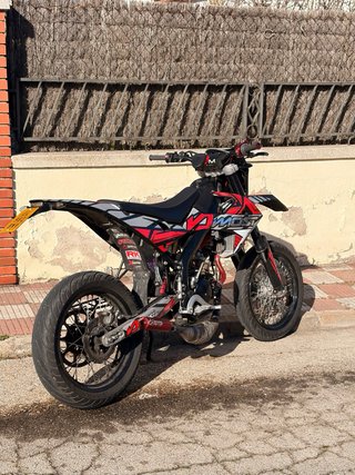 Rieju MRT Supermotard Roja y Negra