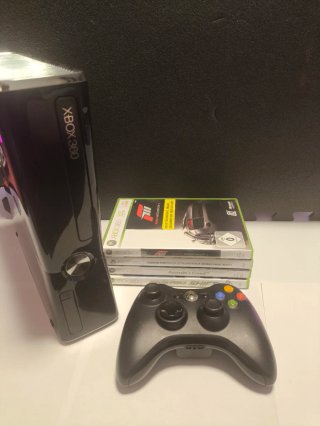 Xbox 360 Slim 250GB Negra + 4 Juegos