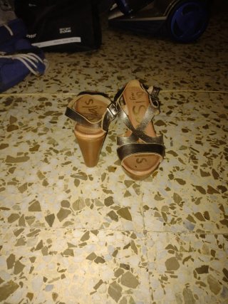 Sandali con zeppa dorati
