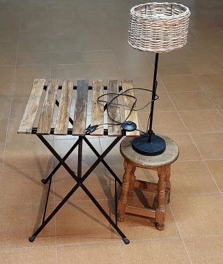 Set Tavolo Pieghevole in Legno, Ferro + Banco, Lampada