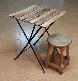 Set Tavolo Pieghevole in Legno, Ferro + Banco, Lampada