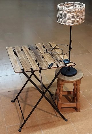 Set Tavolo Pieghevole in Legno, Ferro + Banco, Lampada