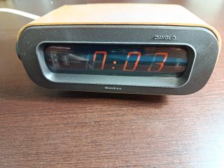 Reloj Despertador Sankyo DayGlo Beige/Negro