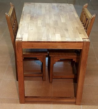 Mesa desmontable y 2 Sillas de Madera teca diseño.