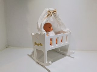 Barriguita y cuna de juguete