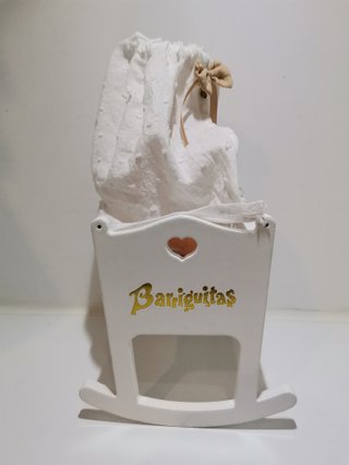 Barriguita y cuna de juguete