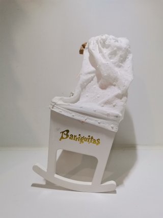 Barriguita y cuna de juguete