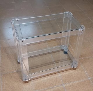 Mesa auxiliar metacrilato cristal y ruedas