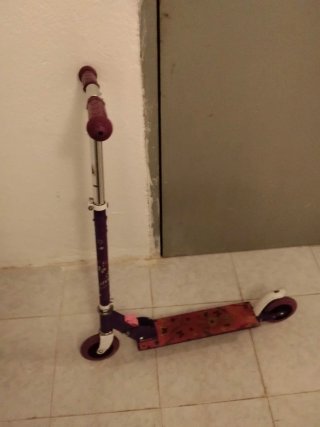 Patinete 2 ruedas morado
