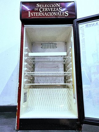 Nevera expositora cervezas internacionales