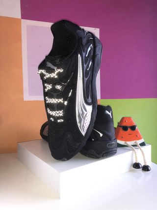 Zapatillas Puma Negras y Plateadas