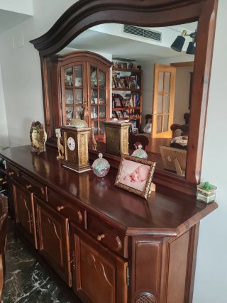 Vitrina y aparador madera maciza