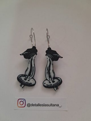 Llavero y pendientes estudiantes villena