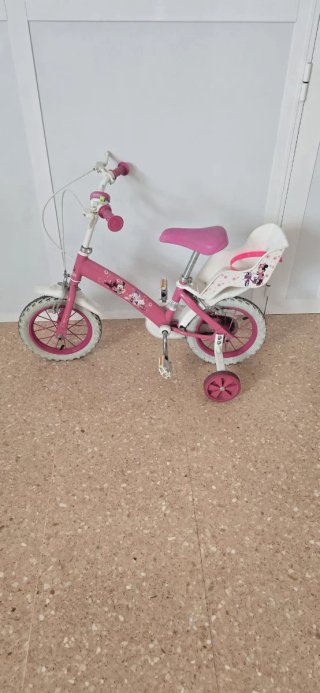 Bicicleta niña rosa con ruedines