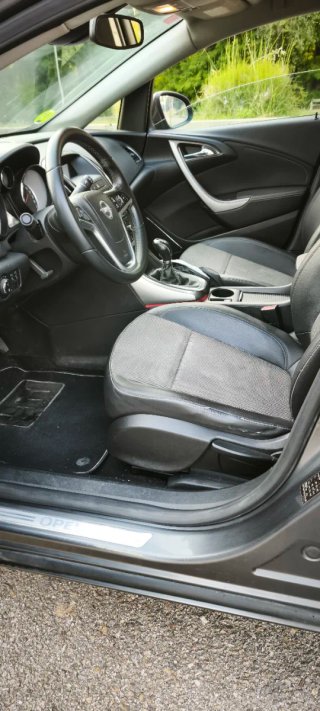 Opel Astra 2011
