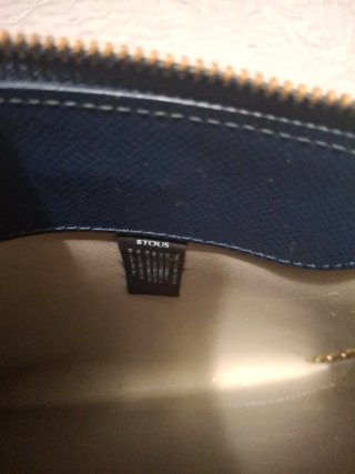 Bolso Tous azul marino con tachuelas doradas