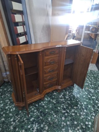 Mueble de entrada de madera clásico