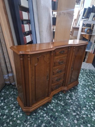 Mueble de entrada de madera clásico