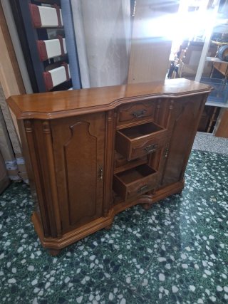 Mueble de entrada de madera clásico
