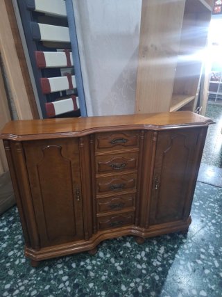 Mueble de entrada de madera clásico