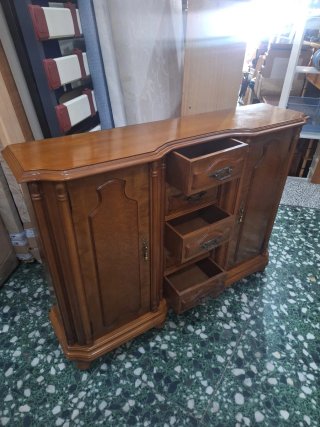 Mueble de entrada de madera clásico