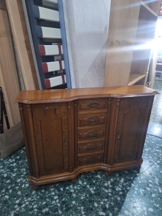 Mueble de entrada de madera clásico