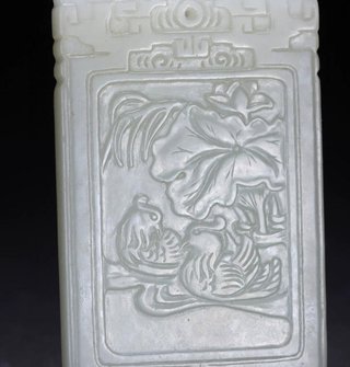 Colgante de jade fino tallado