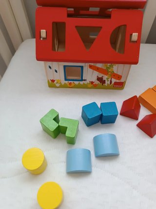Casa de madera para clasificar formas Goula