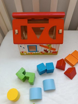 Casa de madera para clasificar formas Goula