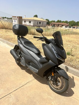 Zontes 125D Negra - Maxi Scooter