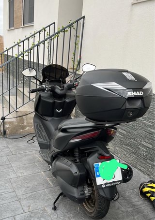 Zontes 125D Negra - Maxi Scooter