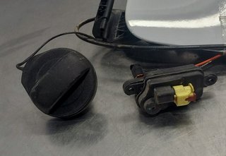 TAPA EXTERIOR COMBUSTIBLE AUDI A3 CABRIO (8VE) CZ