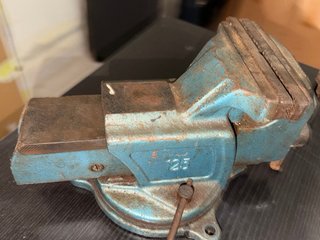 Tornillo de banco 125