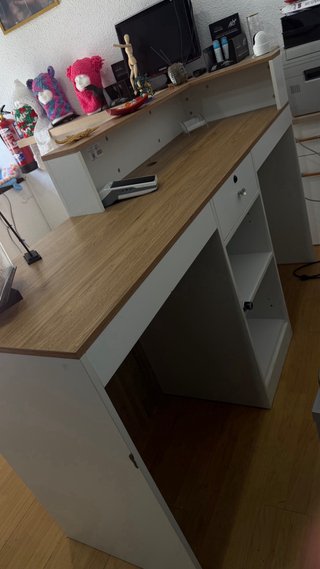 Mostrador de recepción moderno