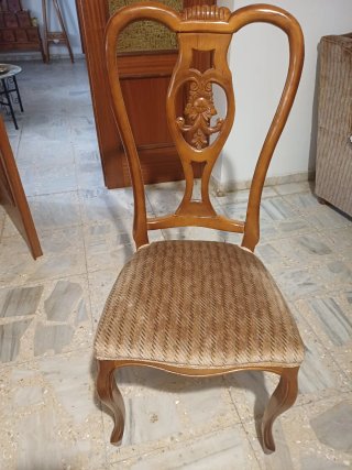 Sillas de comedor clásicas de madera