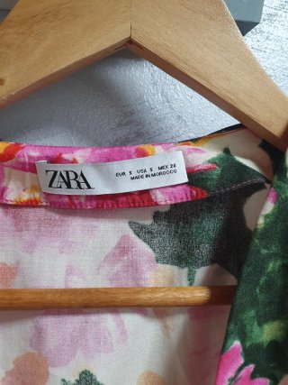Vestido Zara floral verde y rosa