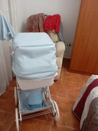 Cochecito de muñecas Inglesina azul