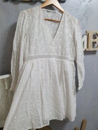 Vestido Zara blanco bordado