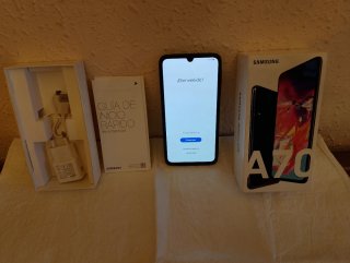 Samsung Galaxy A70 Caja y Accesorios