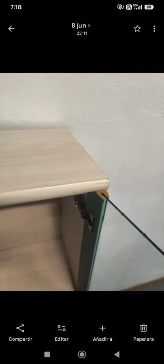 Armario vitrina cristal y madera.