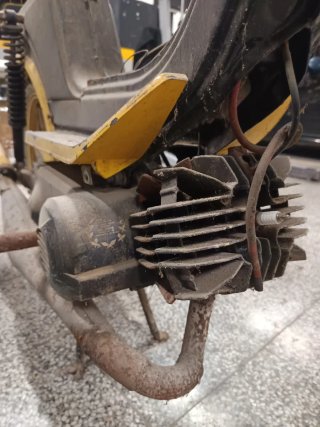 Derbi Variant Amarilla y Negra