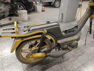 Derbi Variant Amarilla y Negra