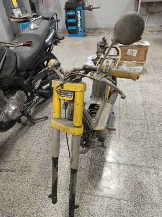 Derbi Variant Amarilla y Negra