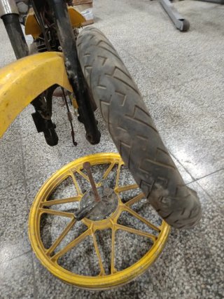 Derbi Variant Amarilla y Negra