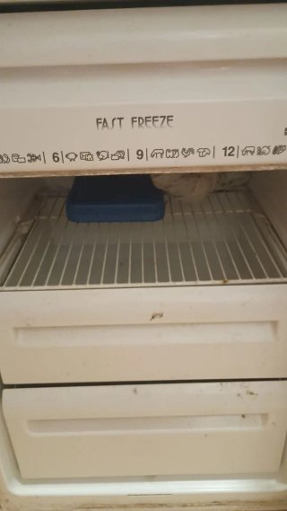 Congelador solo está feucho por fuera no ago envio